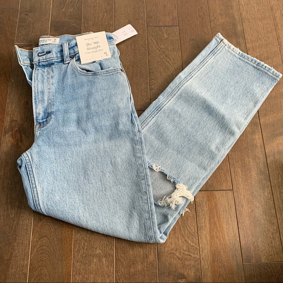 Abercrombie & Fitch Denim - Abercrombie & Fitch 90s Ultra High Rise Straight Jeans Medium Wash Size 26 Short
